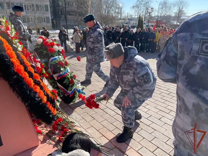 Сотрудники Росгвардии в Подмосковье почтили память погибших в 2000 году боевых товарищей 