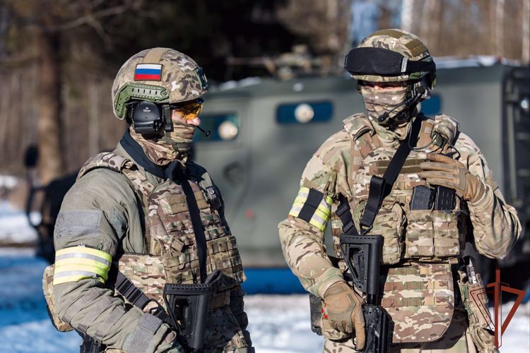 Росгвардия участвует в доставке гуманитарной помощи жителям Украины