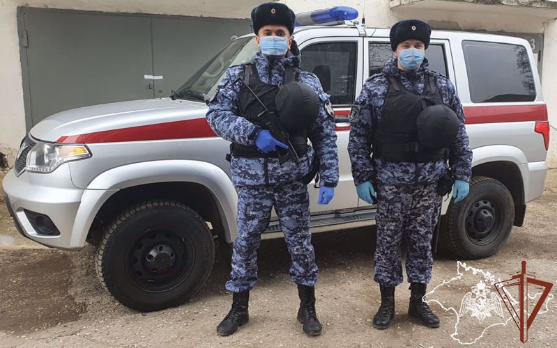 Росгвардейцы оказали помощь травмированной жительнице Севастополя