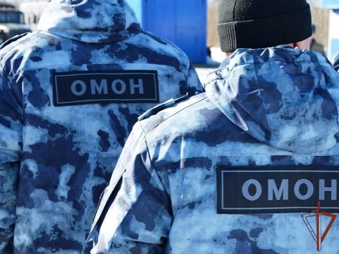 Архангельский ОМОН Росгвардии принял участие в обеспечении правопорядка на матче Чемпионата России по хоккею с мячом 