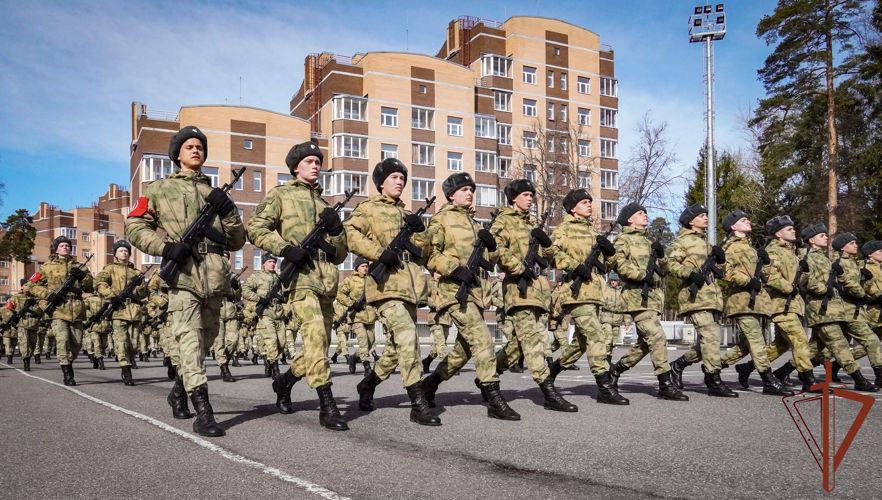 В Ленинградской области росгвардейцы готовятся к Параду Победы (видео)