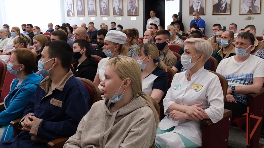 Оркестр штаба  Уральского округа выступил с концертом для пациентов 5-го военного клинического госпиталя Росгвардии (видео)