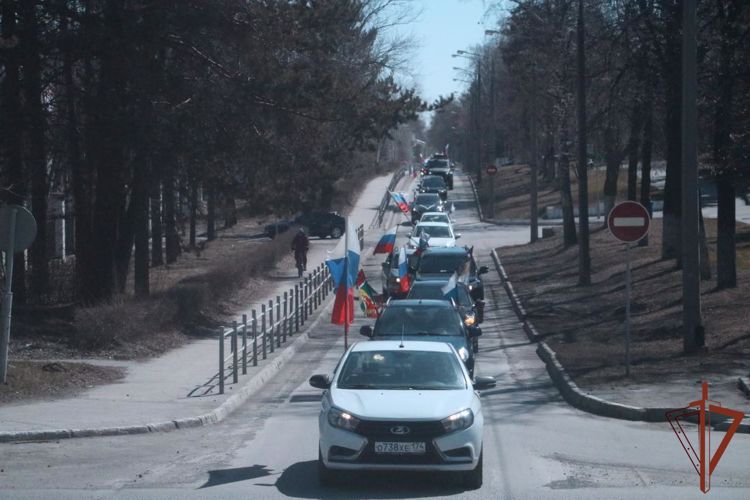 Росгвардейцы поддержали акцию-автопробег «Своих не бросаем» 
