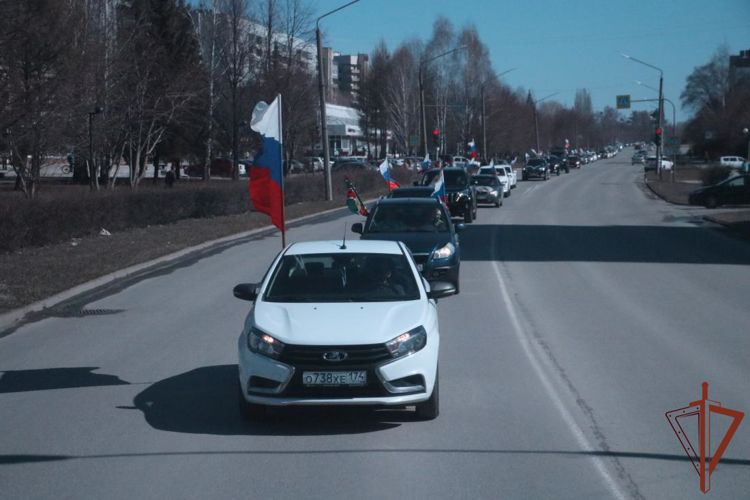 Росгвардейцы поддержали акцию-автопробег «Своих не бросаем» 