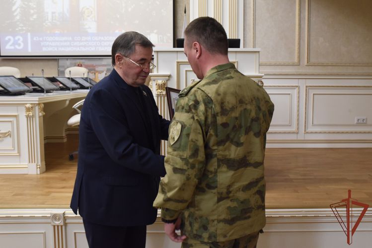 Сибирский округ Росгвардии отмечает 43-ю годовщину образования