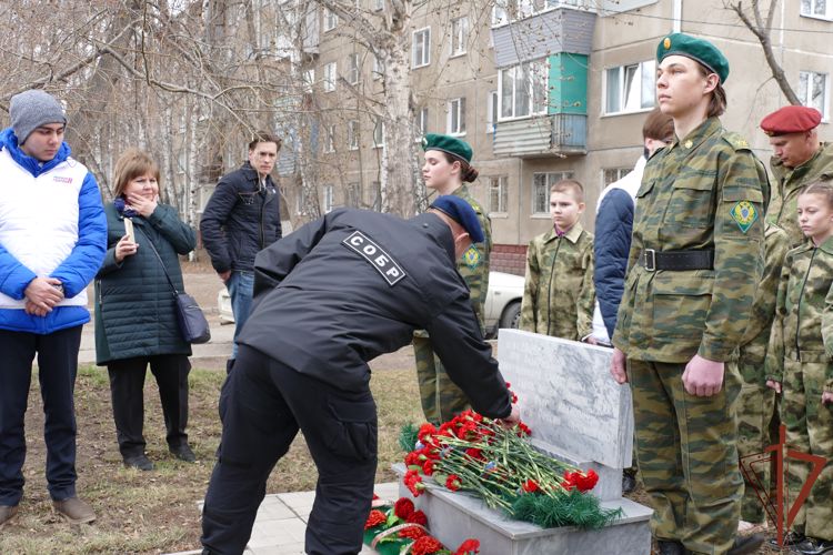 Память сотрудника СОБР Героя России Олега Охрименко почтили в Омске