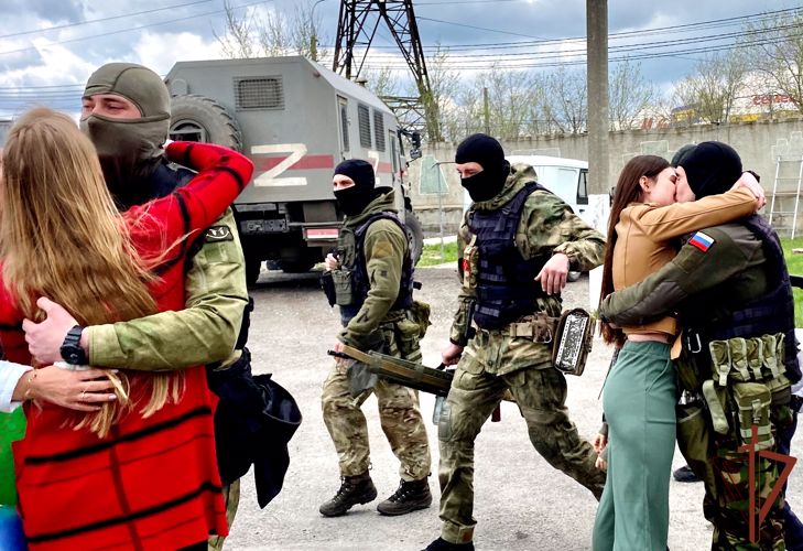 Вернувшихся домой участников спецоперации на Украине встретили в Волгограде