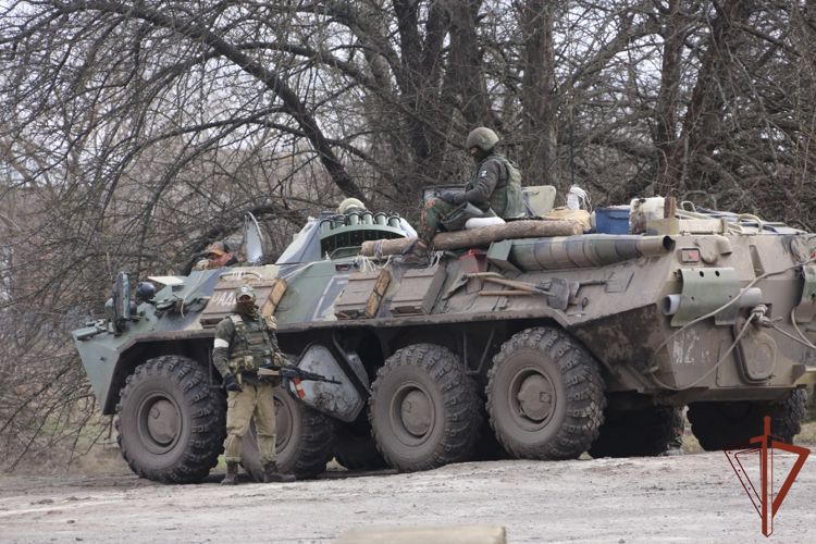 Спецназ Росгвардии обнаружил крупный склад оружия в одном из украинских населенных пунктов