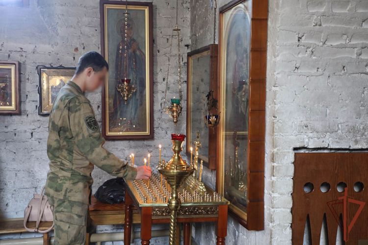 Выполняющие задачи специальной военной операции росгвардейцы посетили святые места Белгородчины