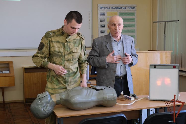 Учебно-методический сбор росгвардейцев - нештатных спасателей на воде состоялся в Смоленске 