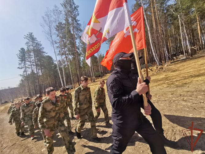 Ученики кадетского класса Росгвардии совершили марш в честь героев Великой Отечественной войны 