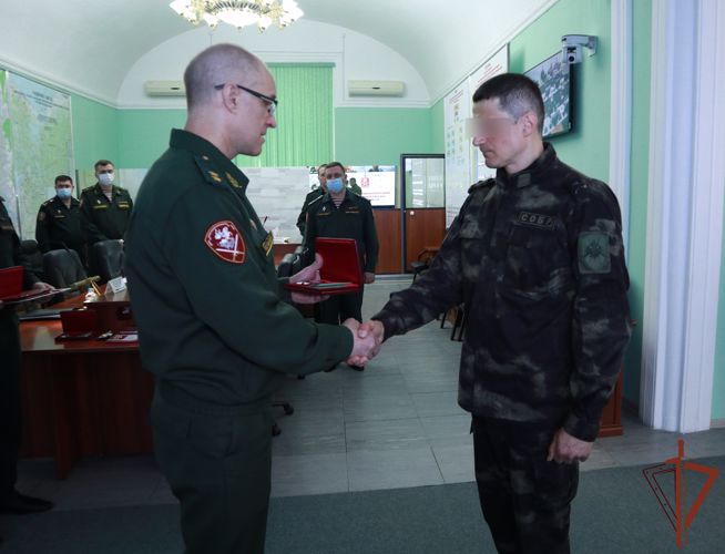 Отличившимся в спецоперации на Украине росгвардейцам вручили ордена Мужества в Петербурге