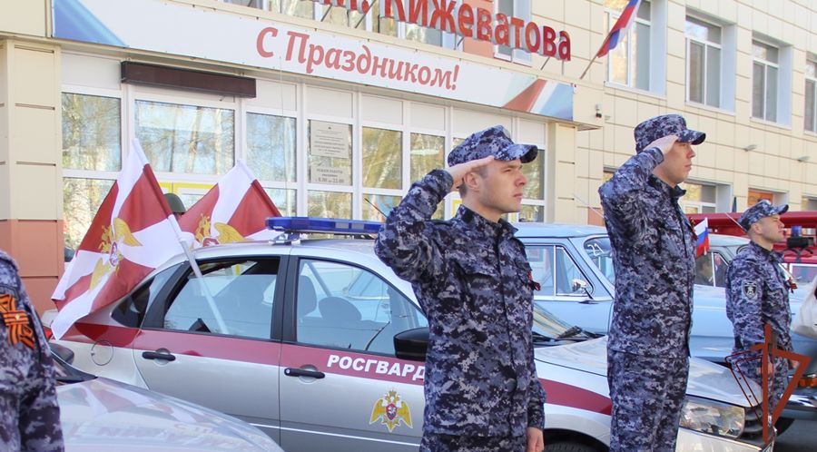 Начальник теруправления, сотрудники и кадеты Росгвардии приняли участие в автопробеге, посвященном Дню Победы, в Тюмени (видео)