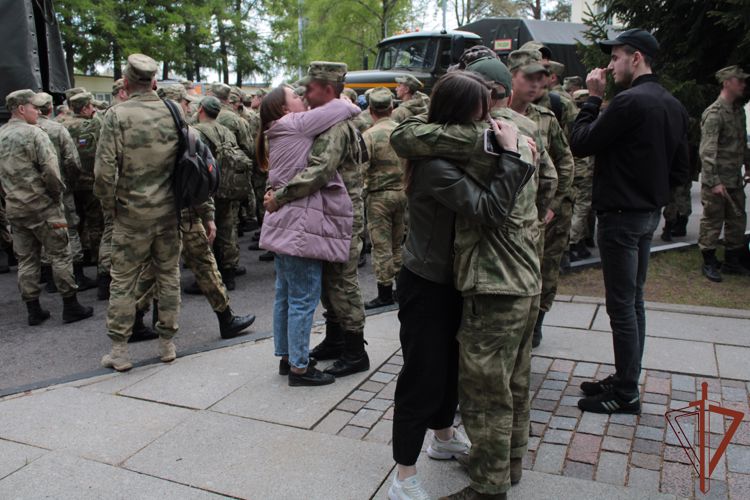 В Ленинградской области встретили росгвардейцев, вернувшихся  из районов проведения спецоперации 