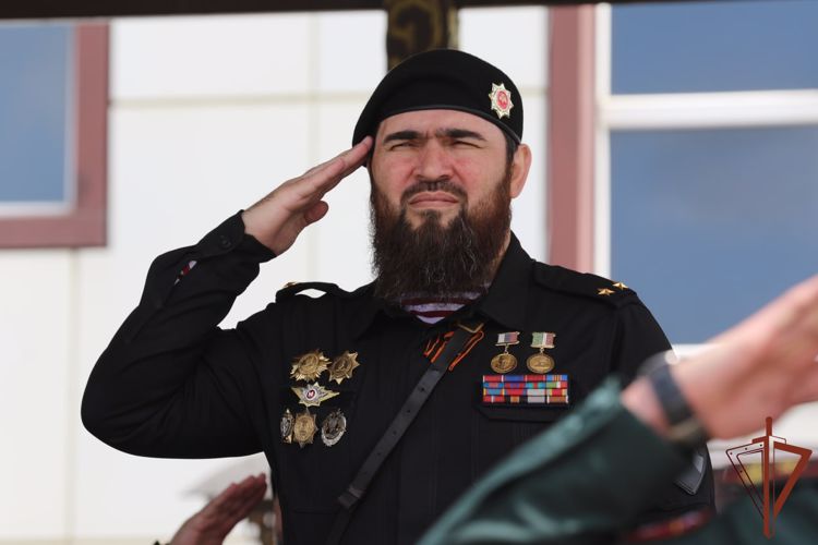 Командующий Северо-Кавказским округом вручил государственные награды военнослужащим и сотрудникам Управления Росгвардии по Чеченской Республике