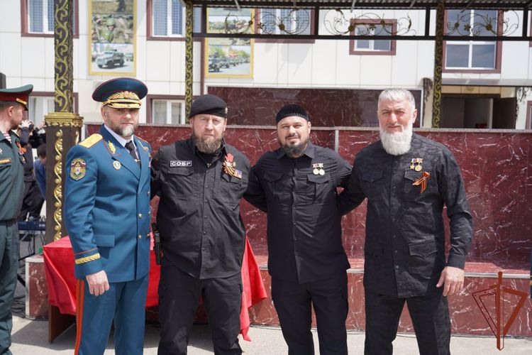 Командующий Северо-Кавказским округом вручил государственные награды военнослужащим и сотрудникам Управления Росгвардии по Чеченской Республике