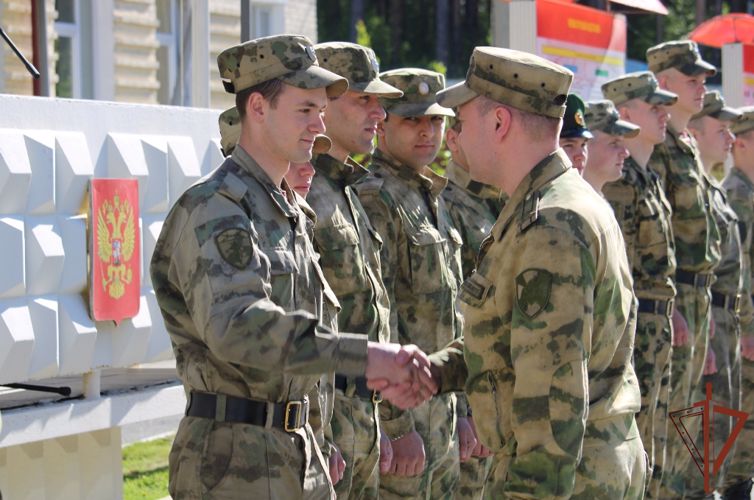 В Уральском округе Росгвардии чествовали военнослужащих по призыву, достойно выполнивших свой конституционный долг