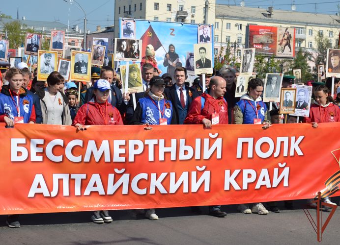 В Сибири военнослужащие и сотрудники Росгвардии присоединились к шествию «Бессмертного полка» 