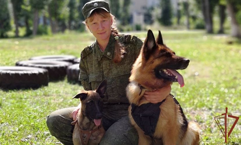 Профессиональный праздник отмечают кинологи Уральского округа Росгвардии  