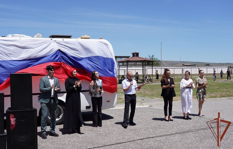 В ГРОЗНЕНСКОМ СОЕДИНЕНИИ РОСГВАРДИИ СОСТОЯЛСЯ КОНЦЕРТ В ЧЕСТЬ ДНЯ РОССИИ