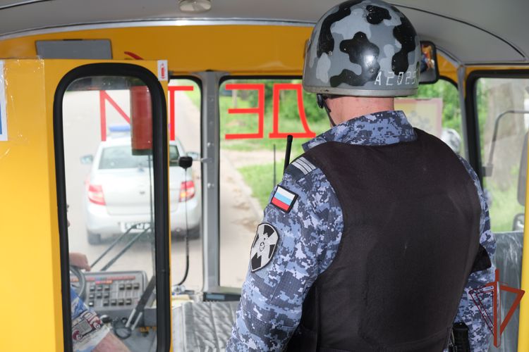 Росгвардия взяла под охрану школьные автобусы в Курской области