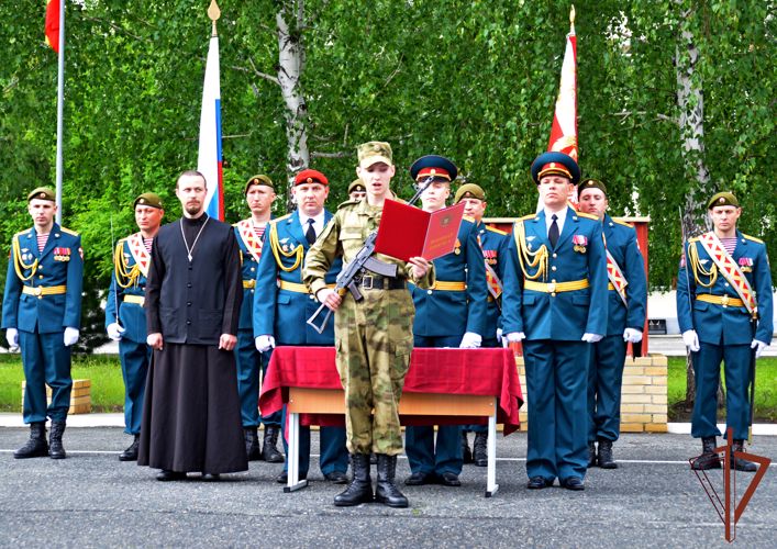 Накануне Дня России в снежинском полку Росгвардии состоялась церемония принятия присяги