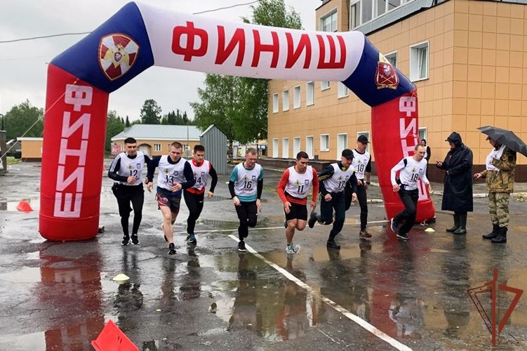 Чемпионаты округа по служебному биатлону и легкоатлетическому кроссу стартовали в Екатеринбурге 