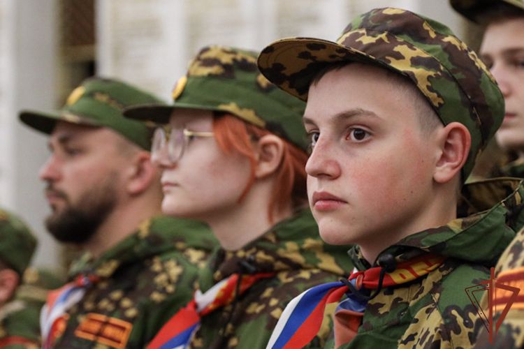 100 детей военнослужащих и сотрудников Росгвардии отправились на военно-патриотические сборы в Московской области