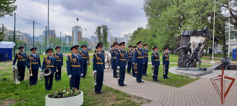Росгвардейцы почтили память участников блокадного матча в Санкт-Петербурге