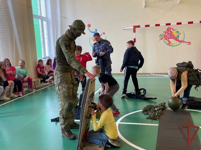 В Уральском округе продолжаются мероприятия всероссийской ведомственной акции «Каникулы с Росгвардией»