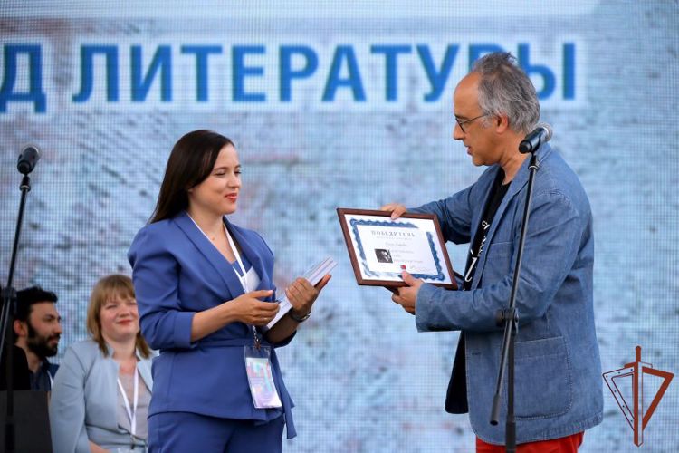 Сотрудница Росгвардии стала финалистом литературной премии