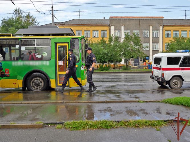 Дебошира в абаканском троллейбусе задержали сотрудники вневедомственной охраны Росгвардии