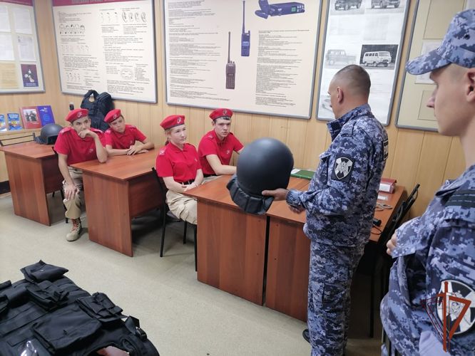 Военно-патриотические мероприятия для молодёжи проводят росгвардейцы в Сибири