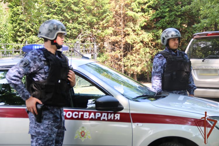 Сотрудники Росгвардии задержали мужчину, который нанес ножевые ранения пациентам питерской больницы