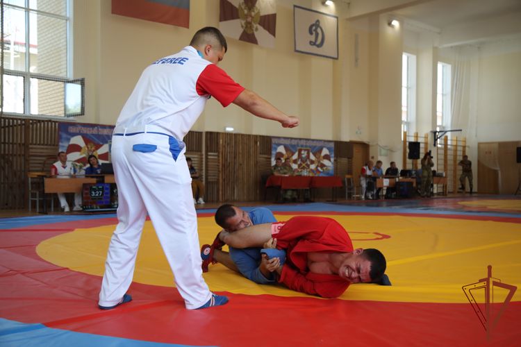 В Приволжском округе Росгвардии прошел чемпионат по самбо