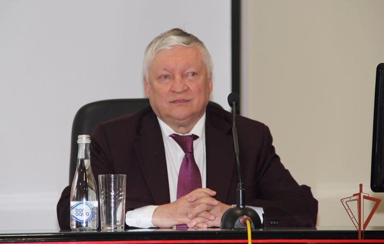 Гроссмейстер Анатолий Карпов поблагодарил росгвардейцев за развитие шахмат в Тюмени