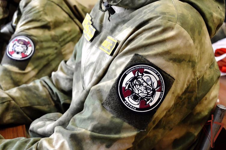 Росгвардейцы встретились с воспитанниками «Гвардейской смены»