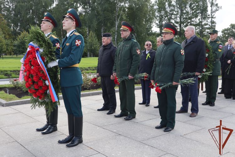 Росгвардейцы Северо-Западного округа почтили память погибших в годы блокады Ленинграда