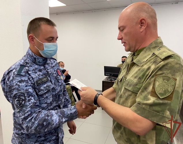 Отличившиеся на пожаре в Новосибирской области росгвардейцы удостоены ведомственных наград