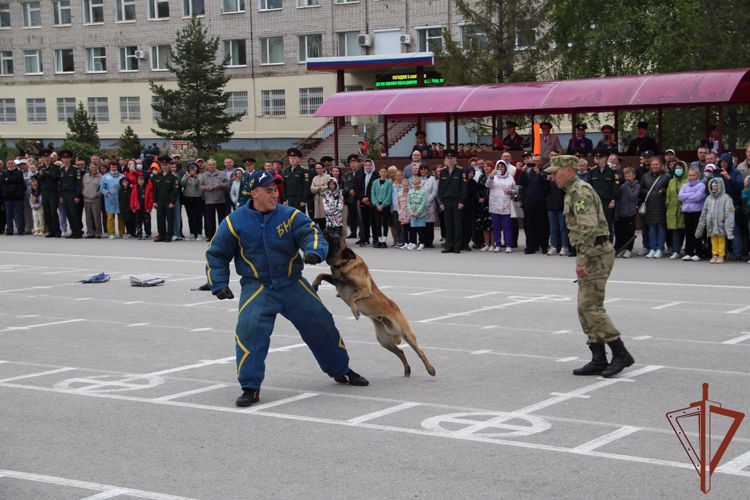 В Перми курсанты Пермского военного института Росгвардии приняли военную присягу