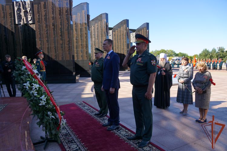 Росгвардейцы почтили память погибших во время Второй мировой войны героев-дальневосточников