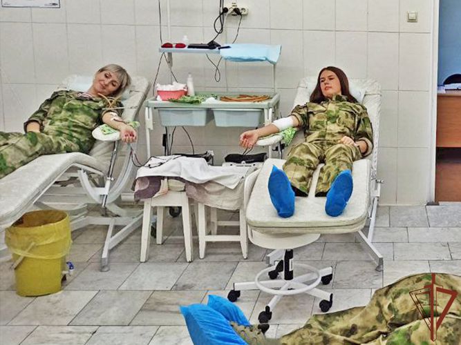 Росгвардейцы сдали кровь для медучреждений Хакасии 