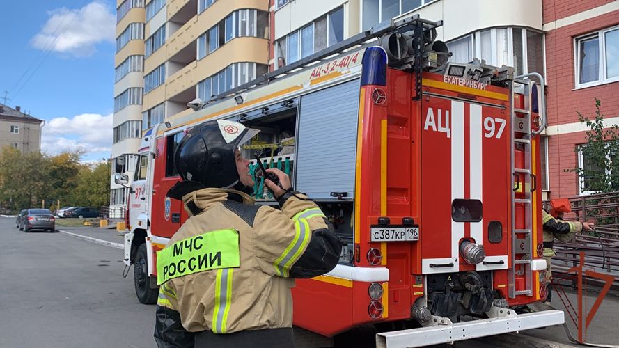 Занятия по отработке действий при пожаре провели росгвардейцы с МЧС в Уральском округе
