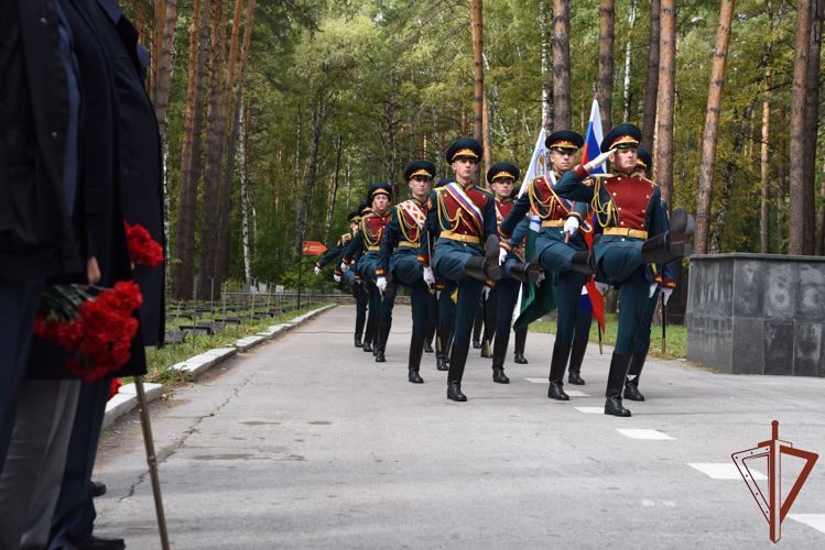 Росгвардейцы приняли участие в открытии памятника ветерану ВОВ в Новосибирске