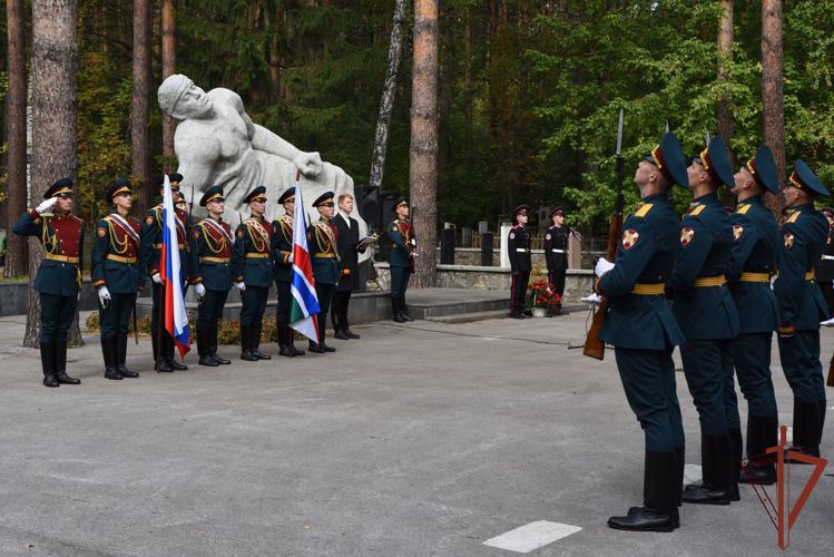 Росгвардейцы приняли участие в открытии памятника ветерану ВОВ в Новосибирске