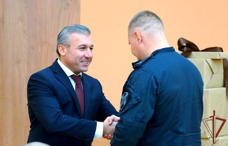 В СОБР «Архангел» Росгвардии состоялось награждение отличившихся сотрудников