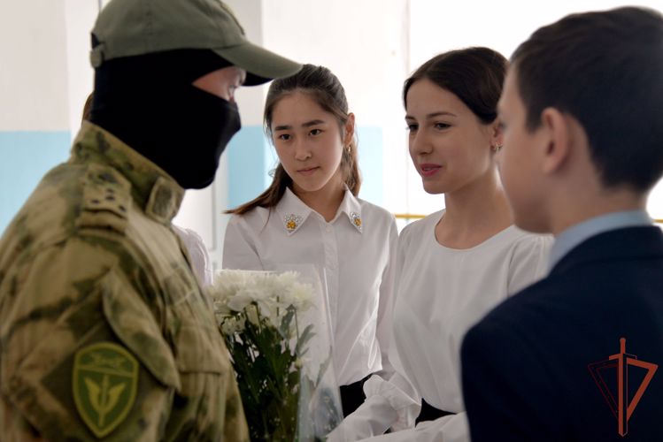 Росгвардейцы - участники спецоперации поблагодарили курганских школьников за поддержку (видео)