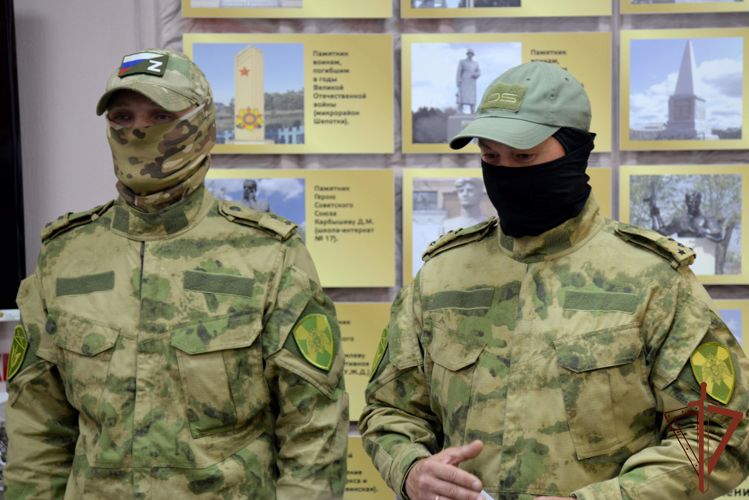 Сотрудники Росгвардии — участники специальной военной операции встретились с подшефными школьниками в Кургане
