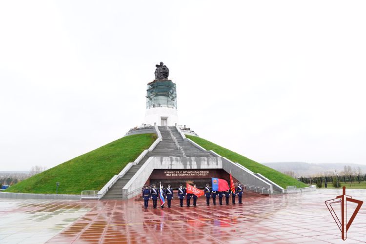 Семьям павших росгвардейцев переданы государственные награды в Кузбассе