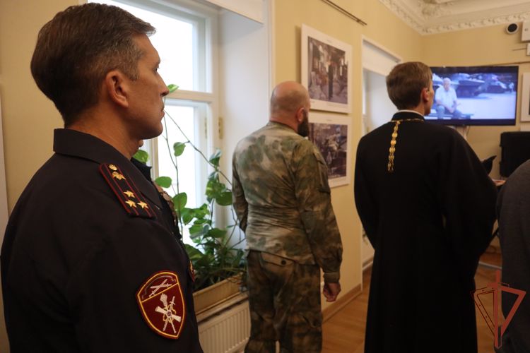 Представители Росгвардии приняли участие в церемонии открытия фотовыставки «Донбасс 2022»